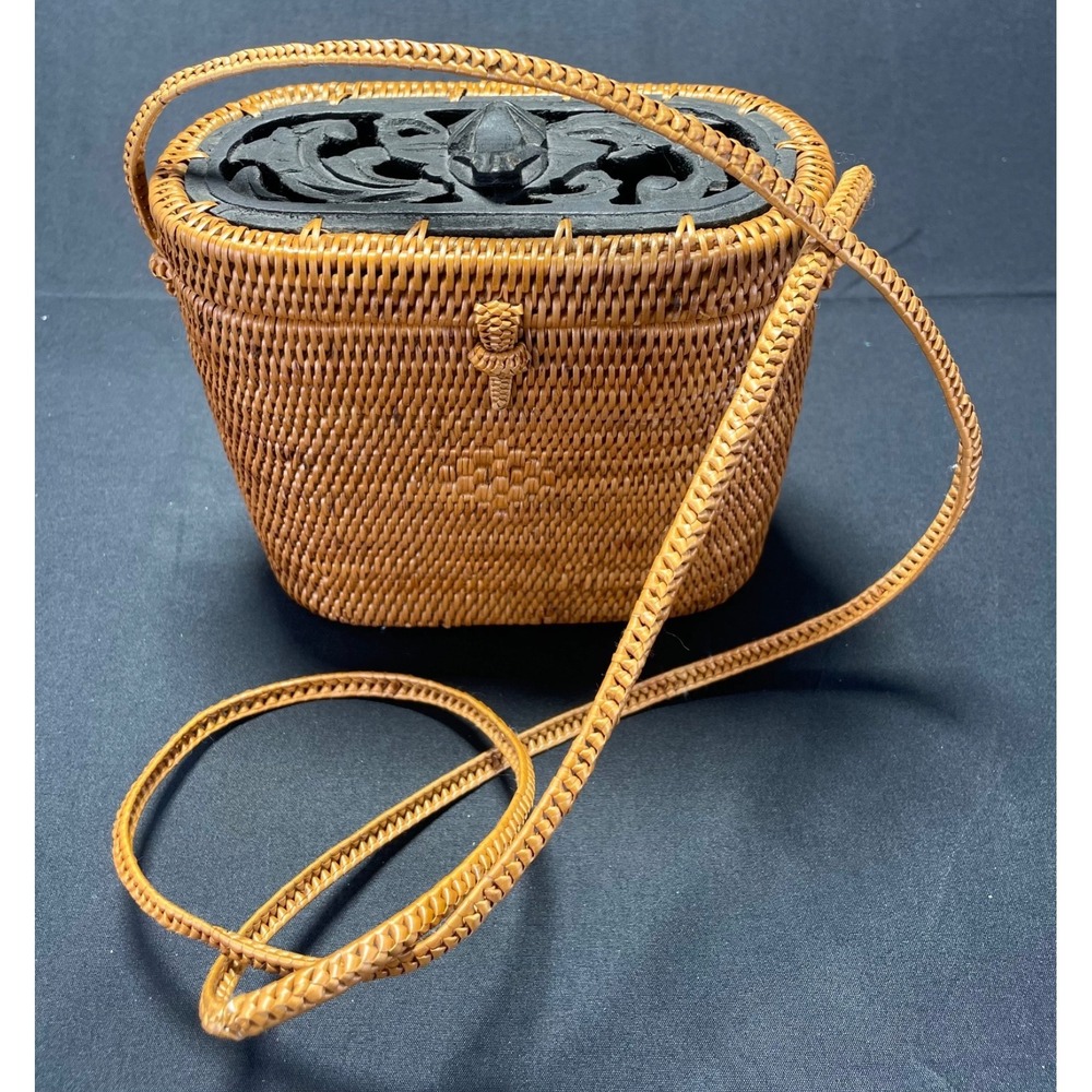 TLC Lombok Indonesia Woven Rattan Purse Frog Carved Lid Bali Crossbody Bag